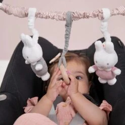 Autostoelspeeltje Nijntje Pink Baby -Prenatal 1200x1200 36