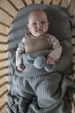 Nijntje Green Knit Rammelaar 13 Nijntje Green Knit Rammelaar -Prenatal 799x1200