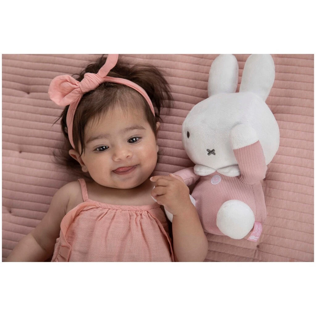 Nijntje Kiekeboe Knuffel 28cm Met Ribstof Roze 8 Nijntje Kiekeboe Knuffel 28cm Met Ribstof Roze - Afbeelding 6